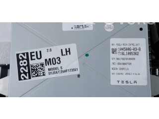 Дисплей 1045006-03-B Tesla Model S
