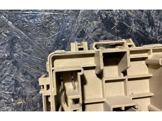 Блок предохранителей  JB200400   Subaru Forester SF    