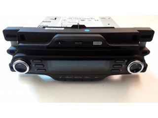 Радио/ проигрыватель CD/DVD / навигация