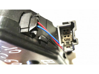 Притягиватель задней крышки