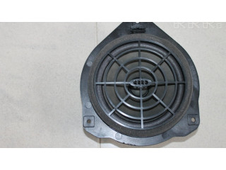 Громкоговоритель (громкоговорители) в задних дверях