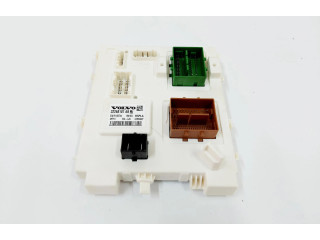 Блок предохранителей 32268107 Volvo XC40