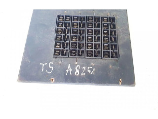 Pojistková skříňka Volkswagen Transporter - Caravelle T5 2012