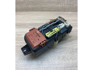 Блок предохранителей MB953355, 0K080231 Mitsubishi Carisma