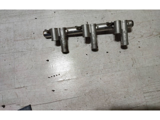 Топливная рампа 9806724880, 073181354 Peugeot 2008 I