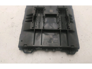 Блок предохранителей 6R0937548E Skoda Rapid (NH)