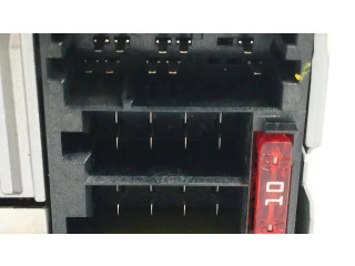 Радио/ проигрыватель CD/DVD / навигация