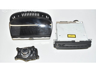 Радио/ проигрыватель CD/DVD / навигация