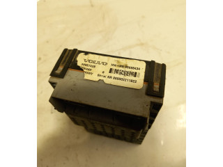 Блок предохранителей 30657428, 000002211822 Volvo V70