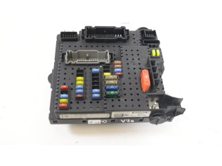 Блок предохранителей 8676391, 12217799 Volvo V70