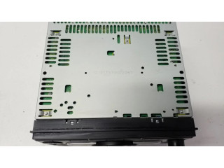 Радио/ проигрыватель CD/DVD / навигация