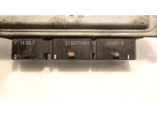 Блок управления двигателем Блок управления S126074106A Renault Clio III