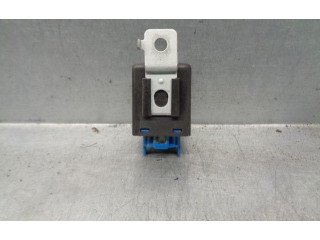 Блок предохранителей 3951027010 KIA Magentis