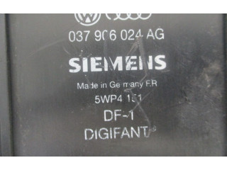 Блок управления двигателем ECU Volkswagen Golf III 1993