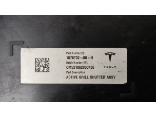 Другая деталь отсека двигателя