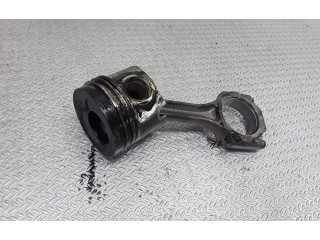 Píst Volkswagen PASSAT B5.5 AZM