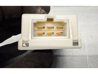 Блок предохранителей 88018SA000 Subaru Forester SG