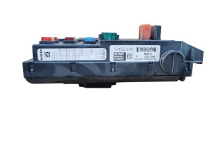 Блок предохранителей 8676391, 12217799   Volvo XC90    
