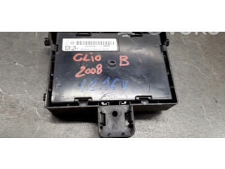 Блок предохранителей 8200652284a Renault Clio III