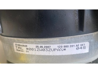 Подушка безопасности водителя 1Z0880201AE Skoda Octavia Mk2 (1Z)