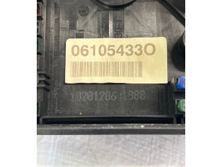 Блок предохранителей 17181301, 02012061988 Volkswagen Golf Plus