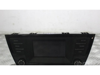 Радио/ проигрыватель CD/DVD / навигация