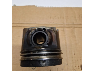 Píst 7812585 BMW 5 F10 F11 pro naftový motor 3.0 N57D30B Diesel straight 6