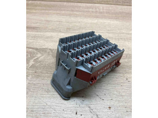 Блок предохранителей 9162439 Volvo S80