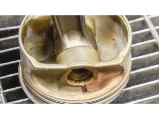 Píst 7838623, 7840918 BMW 5 E60 E61 pro benzínový motor 5.0 S85 B50 A