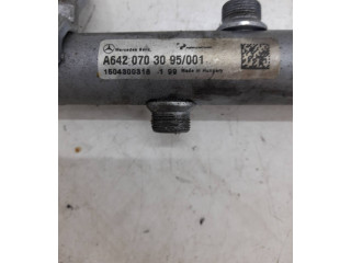 Vstřikovací lišta A6420703095, A0061537828 Mercedes-Benz E AMG W212 pro naftový motor 3.0