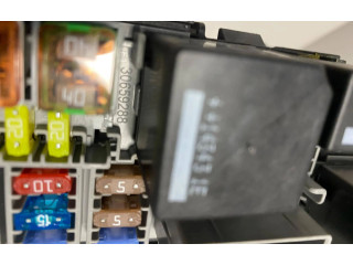 Блок предохранителей 30659288   Volvo S60    