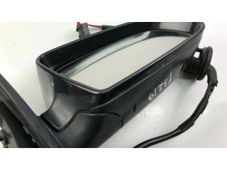 Боковое стекло в середине кузова