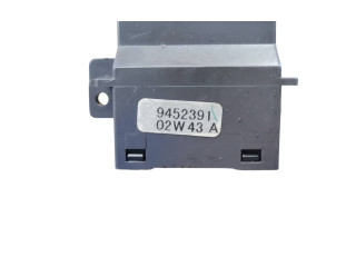 Ручка стеклоочистителей 9452391, 02W43A   Volvo V70