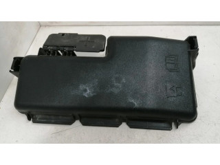 Крышка блока предохранителей 30728133 Volvo XC70