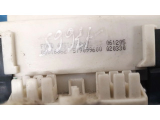 Блок предохранителей  519099600   Ford Focus    