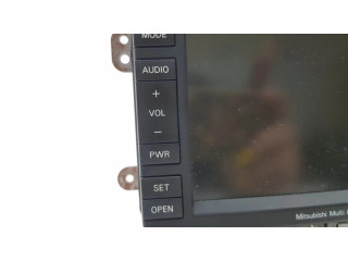 Радио/ проигрыватель CD/DVD / навигация