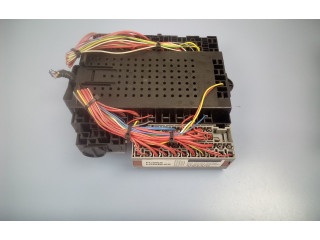 Блок предохранителей 8645364   Volvo S80    