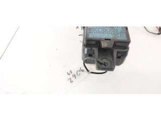 Блок предохранителей MR318828 Mitsubishi Carisma