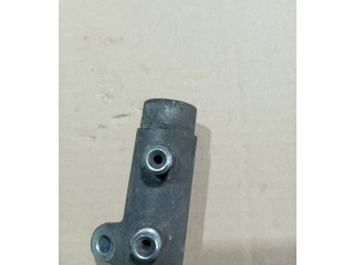 Топливная рампа 30757146, 006065L2   Volvo V70  