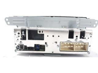 Радио/ проигрыватель CD/DVD / навигация