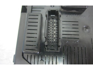 Блок предохранителей 8200652285 Renault Clio III