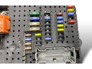 Блок предохранителей  8688264, 12217789   Volvo V70    