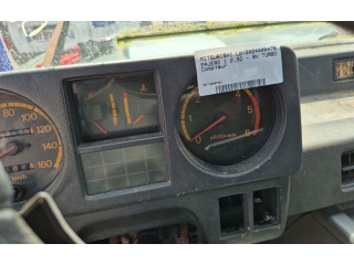 Přístrojová deska Mitsubishi Pajero 1990