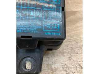 Блок предохранителей MB953355, MR193494   Mitsubishi Carisma    