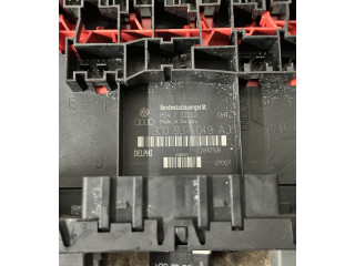 Блок комфорта 3C0937049AJ, 28107526 Skoda Octavia Mk2 (1Z)