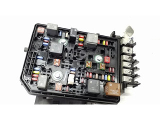 Блок предохранителей 39040852 Opel Astra K