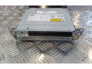 Радио/ проигрыватель CD/DVD / навигация