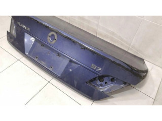 Задняя крышка (багажника)