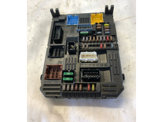 Блок предохранителей 9819855580 Opel Grandland X