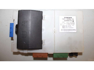 Блок предохранителей 30765624   Volvo V70    